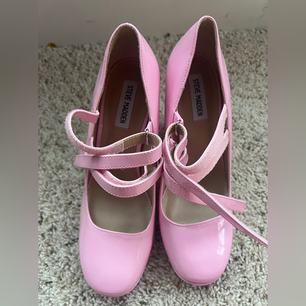 Steve Maden pumps.